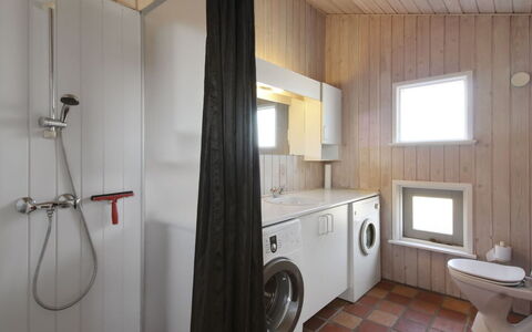 Styrman - 600M from the Sea: Möbel, Interior Design, Flooring, Holz, Fussboden, Decke, Holzboden, Stuhl, Tabelle, Beleuchtung