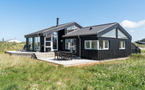 Welma - 500M from the Sea: Dach, Zuhause, Haus, Hütte, Tür, Abstellgleis, Estate, Bauernhaus, Veranda, Gartenbauten