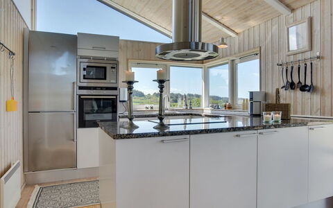Welma - 500M from the Sea: Küche, Decke, Countertop, Küchengerät, Light Fixture, Flooring, Zuhause, Interior Design, Cabinetry, Haushaltsgerät