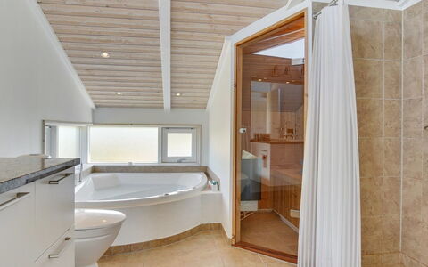 Welma - 500M from the Sea: Flooring, Interior Design, Fussboden, Armatur, Decke, Holz, Badezimmer, Beleuchtung, Zimmer, Installation