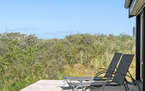 Welma - 500M from the Sea: Möbel, Gartenmöbel, Stuhl, Meer, Ozean, Hartholz, Schatten, Küste, Deck, Sonnenliege