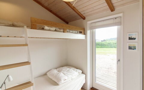 Preben - 500M from the Sea: Holz, Zuhause, Hütte, Holzbeize, Hartholz, Schlafzimmer, Daylighting, Planke, Bett, Gartenbauten