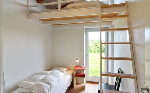 Preben - 500M from the Sea: Holz, Bett, Schlafzimmer, Möbel, Interior Design, Flooring, Fussboden, Decke, Leiter, Zimmer