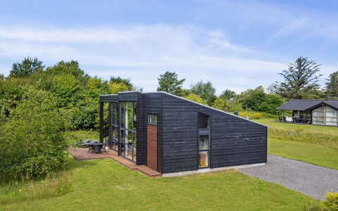 Herdie - 900M from the Sea: Möbel, Interior Design, Flooring, Holz, Fussboden, Decke, Holzboden, Stuhl, Tabelle, Beleuchtung