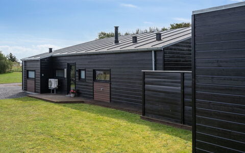 Herdie - 900M from the Sea: Möbel, Interior Design, Flooring, Holz, Fussboden, Decke, Holzboden, Stuhl, Tabelle, Beleuchtung