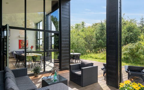 Herdie - 900M from the Sea: Möbel, Interior Design, Flooring, Holz, Fussboden, Decke, Holzboden, Stuhl, Tabelle, Beleuchtung