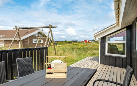 Fanni - 460M from the Sea: Möbel, Interior Design, Flooring, Holz, Fussboden, Decke, Holzboden, Stuhl, Tabelle, Beleuchtung