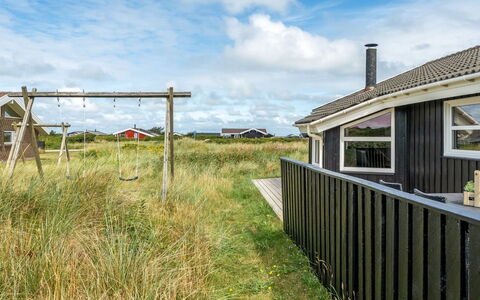 Fanni - 460M from the Sea: Möbel, Interior Design, Flooring, Holz, Fussboden, Decke, Holzboden, Stuhl, Tabelle, Beleuchtung