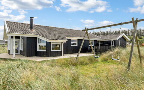 Fanni - 460M from the Sea: Möbel, Interior Design, Flooring, Holz, Fussboden, Decke, Holzboden, Stuhl, Tabelle, Beleuchtung