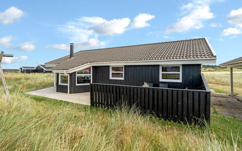 Fanni - 460M from the Sea: Möbel, Interior Design, Flooring, Holz, Fussboden, Decke, Holzboden, Stuhl, Tabelle, Beleuchtung