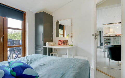 Grubbe - 600M from the Sea: Möbel, Interior Design, Flooring, Fussboden, Decke, Holz, Bett, Schlafzimmer, Zimmer, Light Fixture