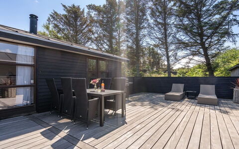 Grubbe - 600M from the Sea: Dach, Haus, Grundstueck, Zuhause, Hütte, Estate, Gartenbauten, Schatten, Blockhaus, Landscaping