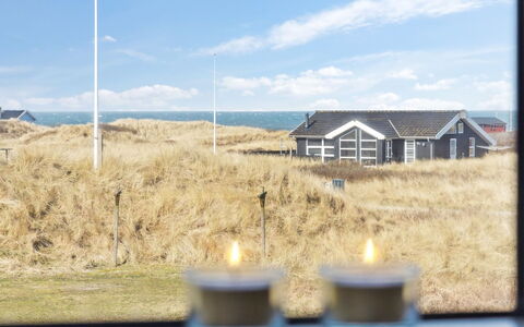 Bjarni - 239M from the Sea: Haus, Zuhause, Tür, Dach, Hütte, Estate, Garten, Schatten, Abstellgleis, Garten