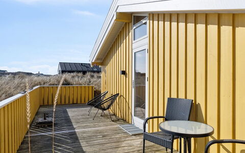Bjarni - 239M from the Sea: Haus, Zuhause, Tür, Dach, Hütte, Estate, Garten, Schatten, Abstellgleis, Garten