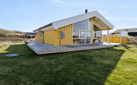 Bjarni - 239M from the Sea: Haus, Zuhause, Tür, Dach, Hütte, Estate, Garten, Schatten, Abstellgleis, Garten