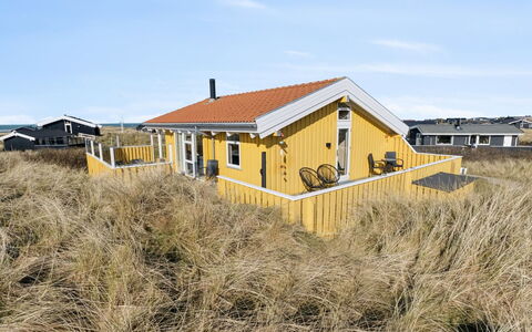 Bjarni - 239M from the Sea: Haus, Zuhause, Tür, Dach, Hütte, Estate, Garten, Schatten, Abstellgleis, Garten