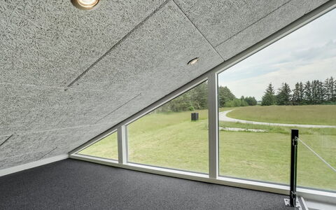 Minna - 975M from the Sea: Möbel, Interior Design, Flooring, Holz, Fussboden, Decke, Holzboden, Stuhl, Tabelle, Beleuchtung