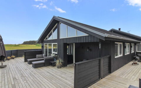 Minna - 975M from the Sea: Möbel, Interior Design, Flooring, Holz, Fussboden, Decke, Holzboden, Stuhl, Tabelle, Beleuchtung