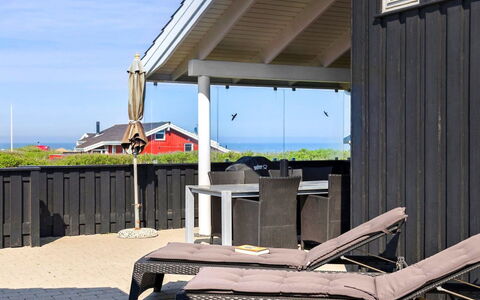 Paul - 100M from the Sea: Blau, Strauch, Hütte, Ground, Garten, Estate, Schatten, Landscaping, Bauernhaus, Eco Hotel
