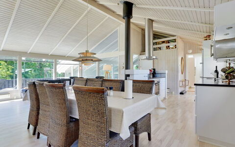 Harriet - 800M from the Sea: Holz, Decke, Fussboden, Flooring, Interior Design, Zuhause, Tür, Holzboden, Veranda, Hartholz