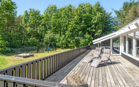 Harriet - 800M from the Sea: Holz, Verbundwerkstoff, Hartholz, Planke, Deck, Schatten, Veranda, Design, Walkway, Promenade
