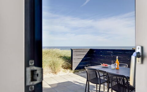 Antonie - 95M from the Sea: Blau, Strauch, Hütte, Ground, Garten, Estate, Schatten, Landscaping, Bauernhaus, Eco Hotel