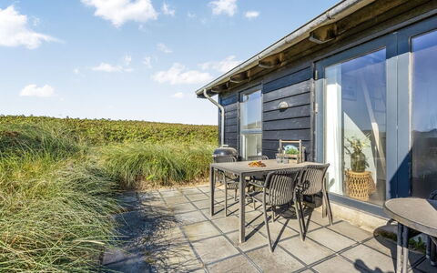 Antonie - 95M from the Sea: Blau, Strauch, Hütte, Ground, Garten, Estate, Schatten, Landscaping, Bauernhaus, Eco Hotel
