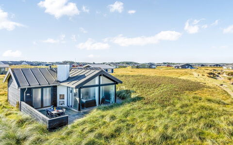 Antonie - 95M from the Sea: Blau, Strauch, Hütte, Ground, Garten, Estate, Schatten, Landscaping, Bauernhaus, Eco Hotel