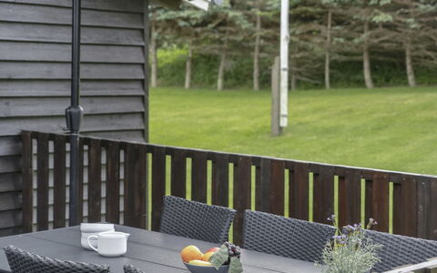 Sampsa - 600M from the Sea: Holz, Möbel, Gartenmöbel, Tisch Im Freien, Stuhl, Holzbeize, Hartholz, Deck, Terrasse, Garten