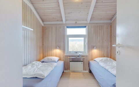 Galatia - 500M from the Sea: Holz, Schlafzimmer, Fussboden, Decke, Planke, Bedding, Hartholz, Bett, Bettdecke, Holzbeize