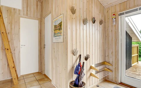 Arkil - 300M from the Sea: Interior Design, Decke, Wohnung, Flooring, Möbel, Fussboden, Zimmer, Beleuchtung, Zuhause, Couch