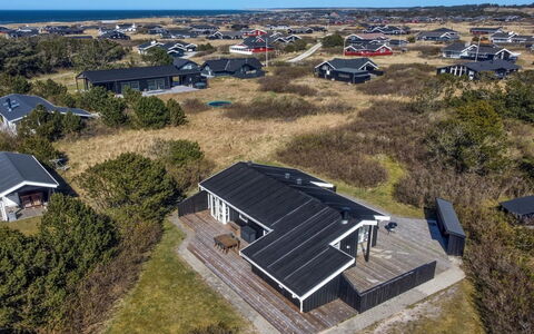 Arkil - 300M from the Sea: Interior Design, Decke, Wohnung, Flooring, Möbel, Fussboden, Zimmer, Beleuchtung, Zuhause, Couch