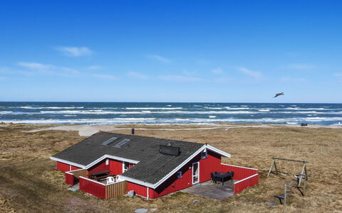 Asta - 85M from the Sea: Möbel, Interior Design, Flooring, Holz, Fussboden, Decke, Holzboden, Stuhl, Tabelle, Beleuchtung
