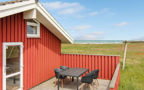 Asta - 85M from the Sea: Möbel, Interior Design, Flooring, Holz, Fussboden, Decke, Holzboden, Stuhl, Tabelle, Beleuchtung