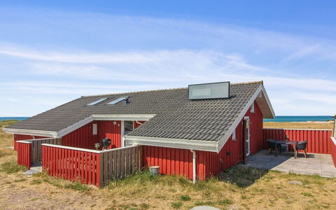 Asta - 85M from the Sea: Möbel, Interior Design, Flooring, Holz, Fussboden, Decke, Holzboden, Stuhl, Tabelle, Beleuchtung
