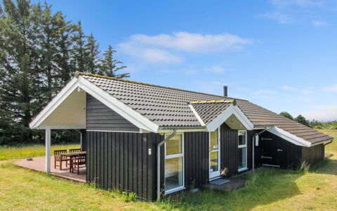 Bengt - 1Km from the Sea: Holz, Möbel, Wohnung, Zimmer, Decke, Holzbeize, Stuhl, Hartholz, Lack, Holz