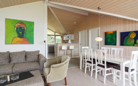 Bengt - 1Km from the Sea: Holz, Möbel, Wohnung, Zimmer, Decke, Holzbeize, Stuhl, Hartholz, Lack, Holz
