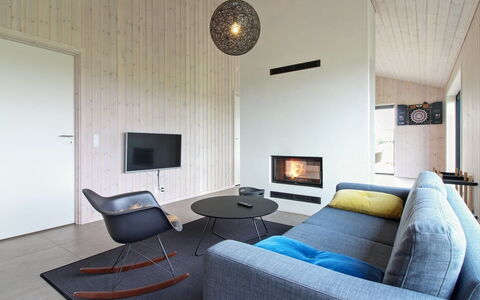 Fannie - 250M from the Sea: Interior Design, Möbel, Flooring, Fussboden, Wand, Couch, Wohnzimmer, Holz, Decke, Zimmer