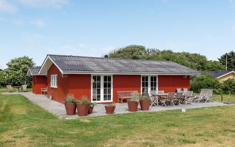 Ava - 1Km from the Sea: Holz, Zuhause, Veranda, Deck, Hartholz, Dach, Holzbeize, Holzboden, Eco Hotel