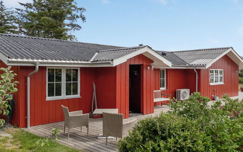 Ava - 1Km from the Sea: Holz, Zuhause, Veranda, Deck, Hartholz, Dach, Holzbeize, Holzboden, Eco Hotel