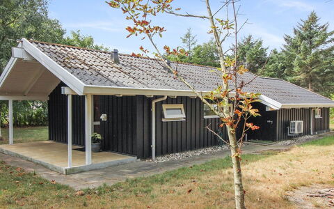 Nakke - 1.3Km from the Sea: Möbel, Interior Design, Flooring, Holz, Fussboden, Decke, Holzboden, Stuhl, Tabelle, Beleuchtung