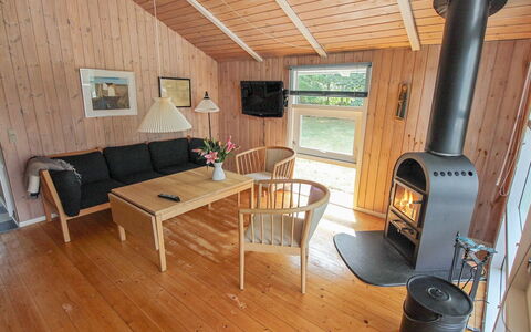 Nakke - 1.3Km from the Sea: Möbel, Interior Design, Flooring, Holz, Fussboden, Decke, Holzboden, Stuhl, Tabelle, Beleuchtung