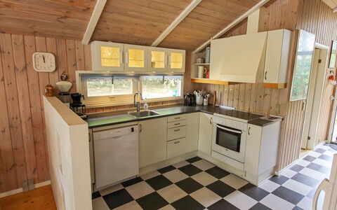 Nakke - 1.3Km from the Sea: Möbel, Interior Design, Flooring, Holz, Fussboden, Decke, Holzboden, Stuhl, Tabelle, Beleuchtung