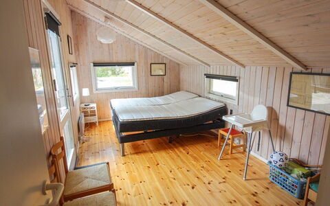 Nakke - 1.3Km from the Sea: Möbel, Interior Design, Flooring, Holz, Fussboden, Decke, Holzboden, Stuhl, Tabelle, Beleuchtung