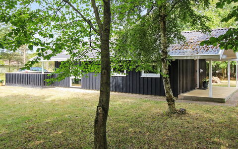 Nakke - 1.3Km from the Sea: Möbel, Interior Design, Flooring, Holz, Fussboden, Decke, Holzboden, Stuhl, Tabelle, Beleuchtung
