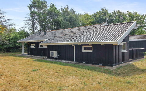 Nakke - 1.3Km from the Sea: Möbel, Interior Design, Flooring, Holz, Fussboden, Decke, Holzboden, Stuhl, Tabelle, Beleuchtung