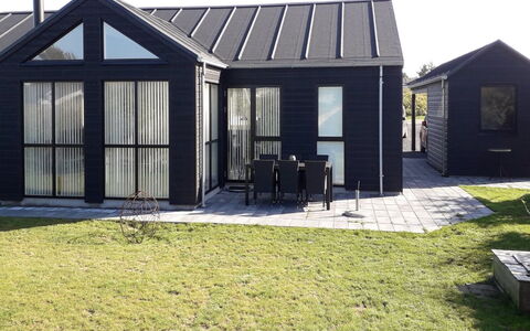 Luci - 500M from the Sea: Haus, Zuhause, Tür, Dach, Hütte, Estate, Garten, Schatten, Abstellgleis, Garten