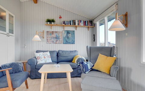 Jace - 75M from the Sea: Möbel, Interior Design, Flooring, Holz, Fussboden, Decke, Holzboden, Stuhl, Tabelle, Beleuchtung
