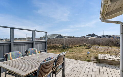 Jace - 75M from the Sea: Möbel, Interior Design, Flooring, Holz, Fussboden, Decke, Holzboden, Stuhl, Tabelle, Beleuchtung