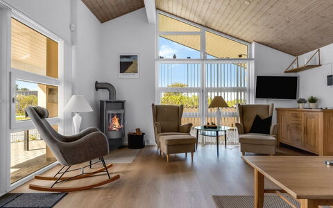 Albina - 844M from the Sea: Möbel, Interior Design, Flooring, Couch, Fussboden, Wohnzimmer, Holz, Decke, Zimmer, Stuhl